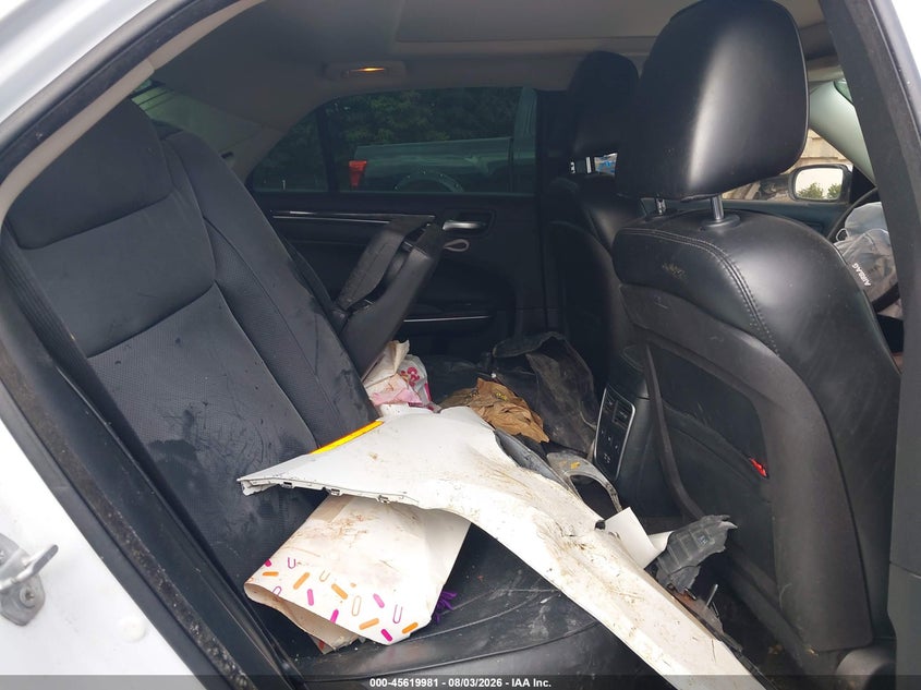 2016 CHRYSLER 300C auction photo 8