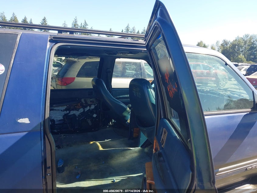 1994 Chevrolet Suburban C1500 VIN: 1GNEC16K6RJ303276 Lot: 45620079