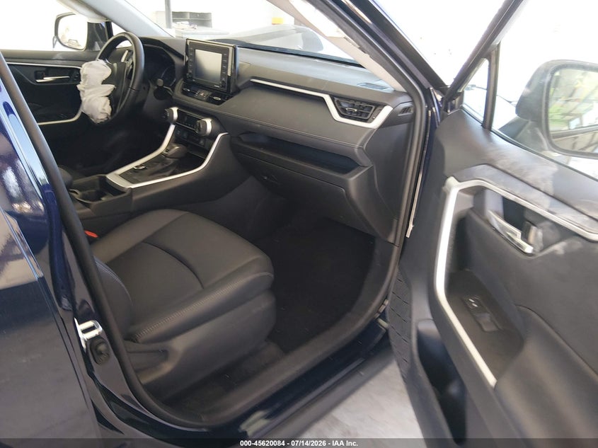 AtlanticExpress - Toyota RAV4 Hybrid