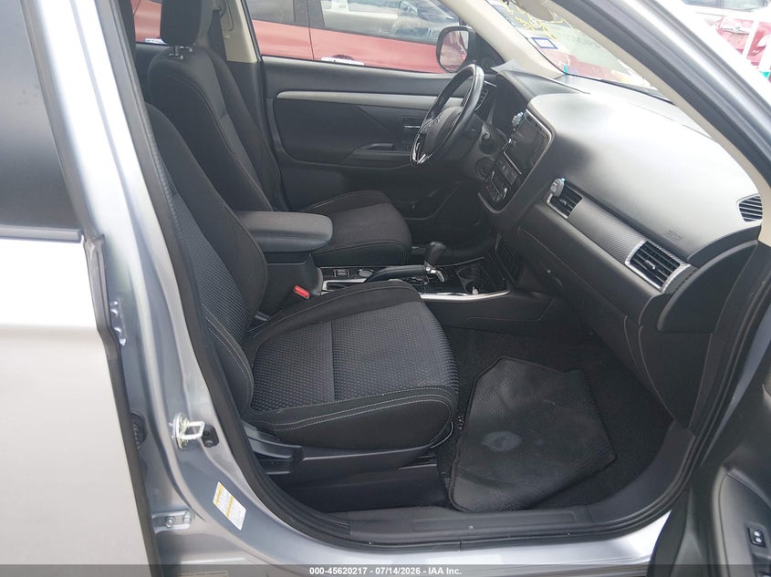 2017 MITSUBISHI OUTLANDER auction photo 5