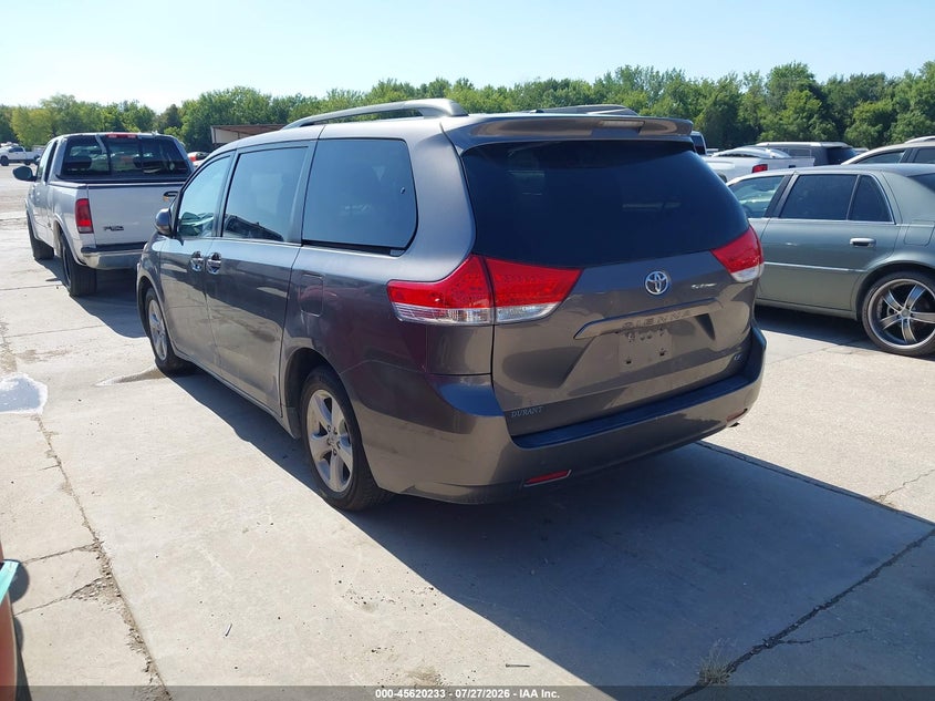 Vin: 5tdkk3dc9bs056091, lot: 46118699, toyota sienna le v6 20113