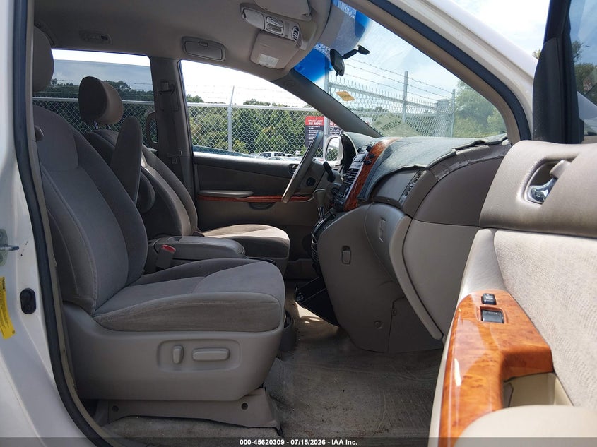 AtlanticExpress - Toyota Sienna