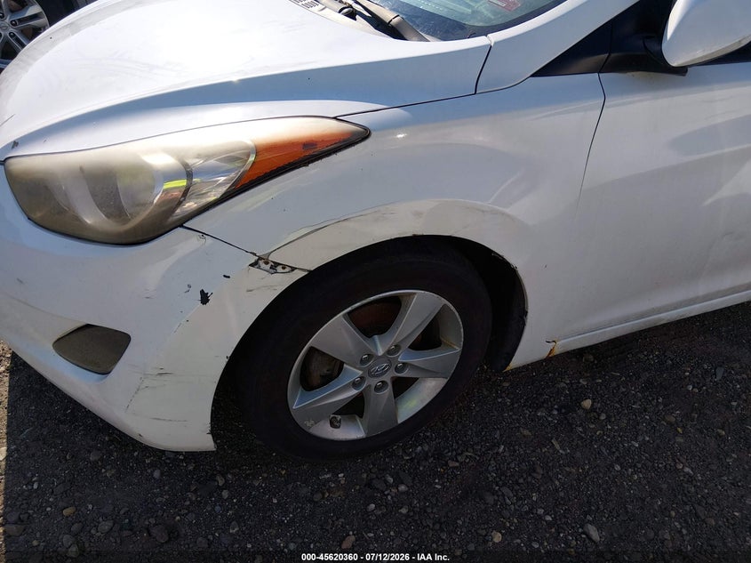 2013 HYUNDAI ELANTRA auction photo 6