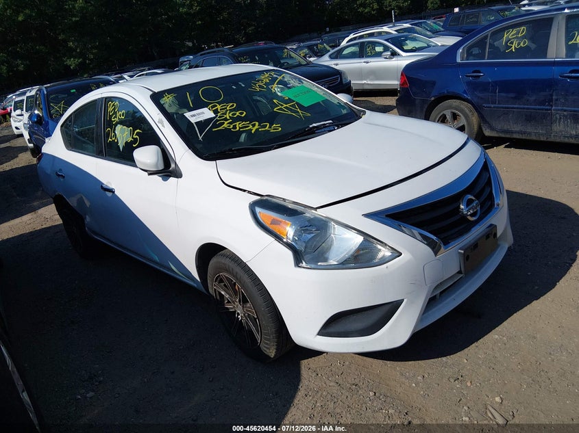 2018 NISSAN VERSA auction photo 1