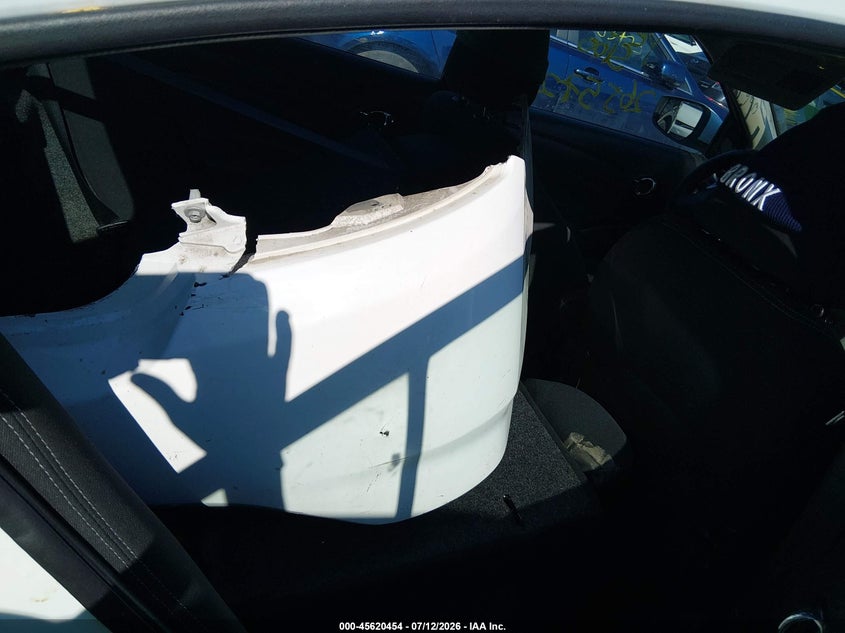 2018 NISSAN VERSA auction photo 8