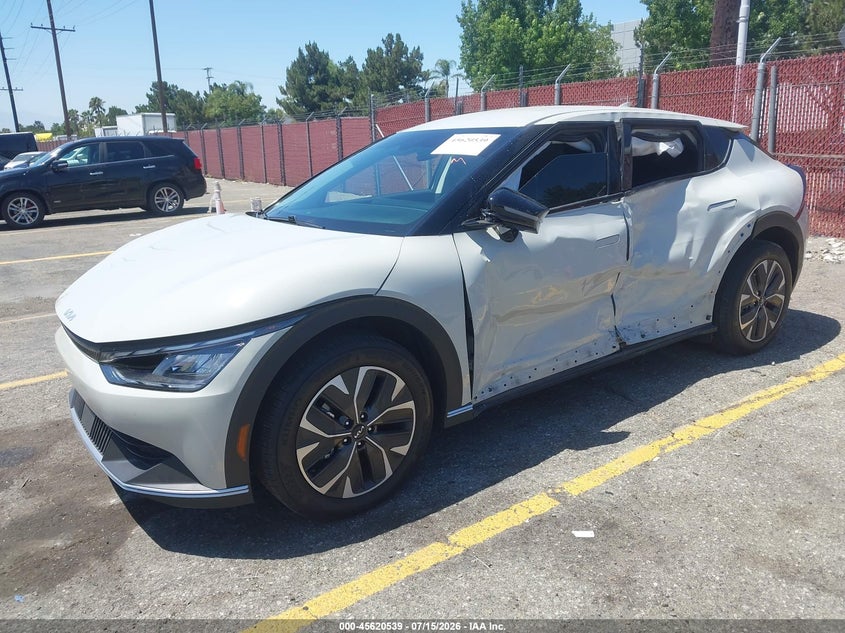 2024 KIA EV6 auction photo 2