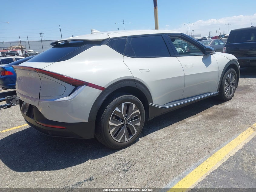 2024 KIA EV6 auction photo 4