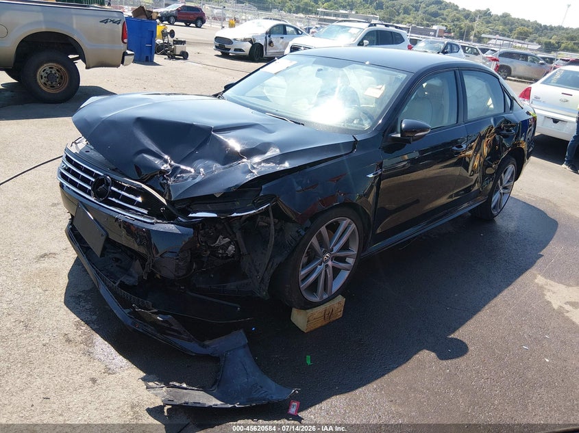 2018 Volkswagen Passat 2.0T R-Line/2.0T S VIN: 1VWAA7A32JC016300 Lot: 45620584