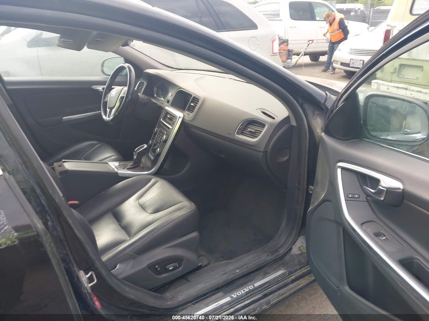 2015 VOLVO V60 auction photo 5