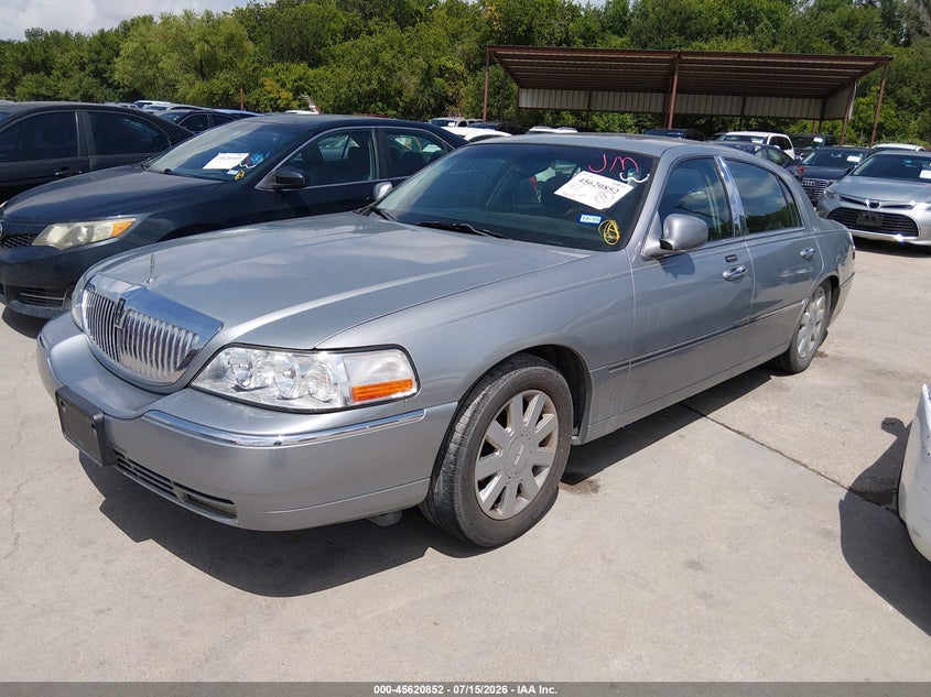 2006 LINCOLN TOWN CAR auction photo 2