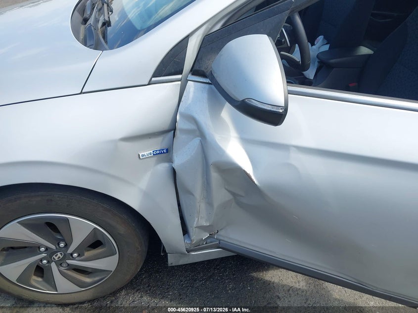 2019 HYUNDAI IONIQ HYBRID auction photo 6