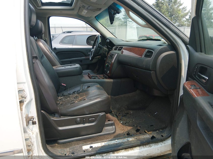 2011 CHEVROLET TAHOE auction photo 5