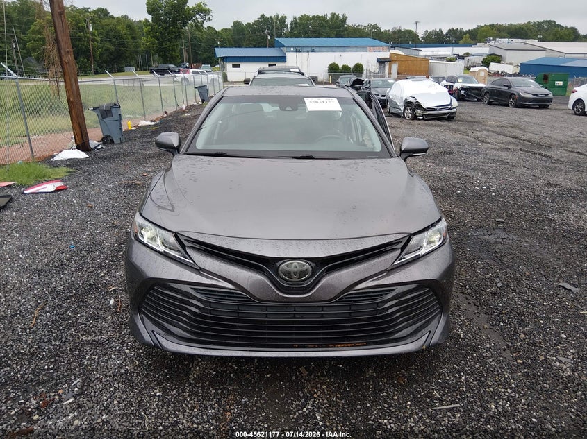 TOYOTA CAMRY - zdjęcie 13