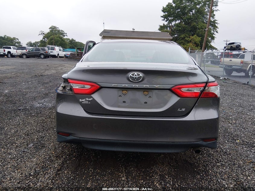 TOYOTA CAMRY - zdjęcie 17