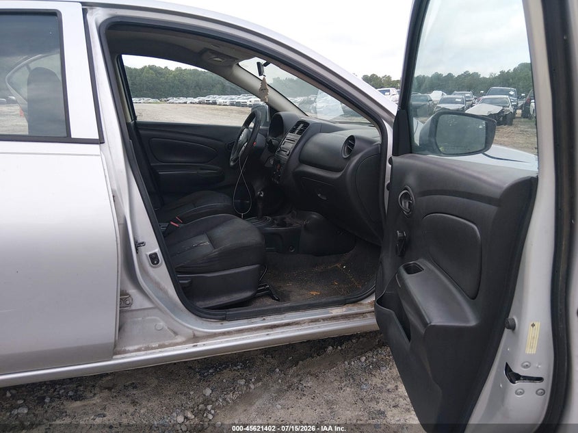 2017 NISSAN VERSA auction photo 5