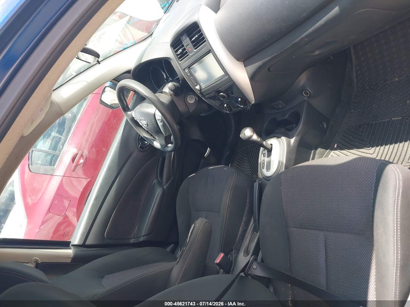 2018 NISSAN VERSA auction photo 5