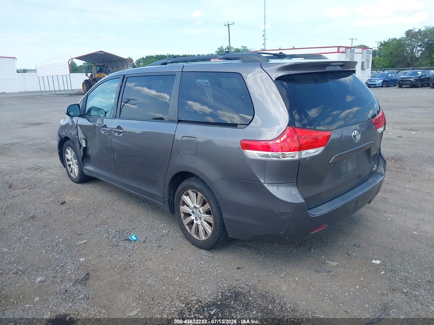 2012 TOYOTA SIENNA auction photo 3