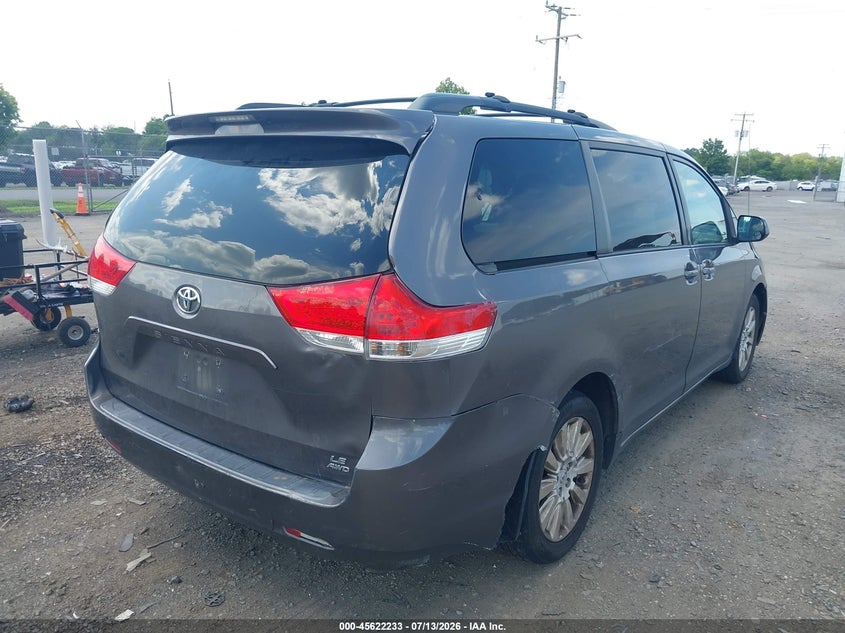 2012 TOYOTA SIENNA auction photo 4