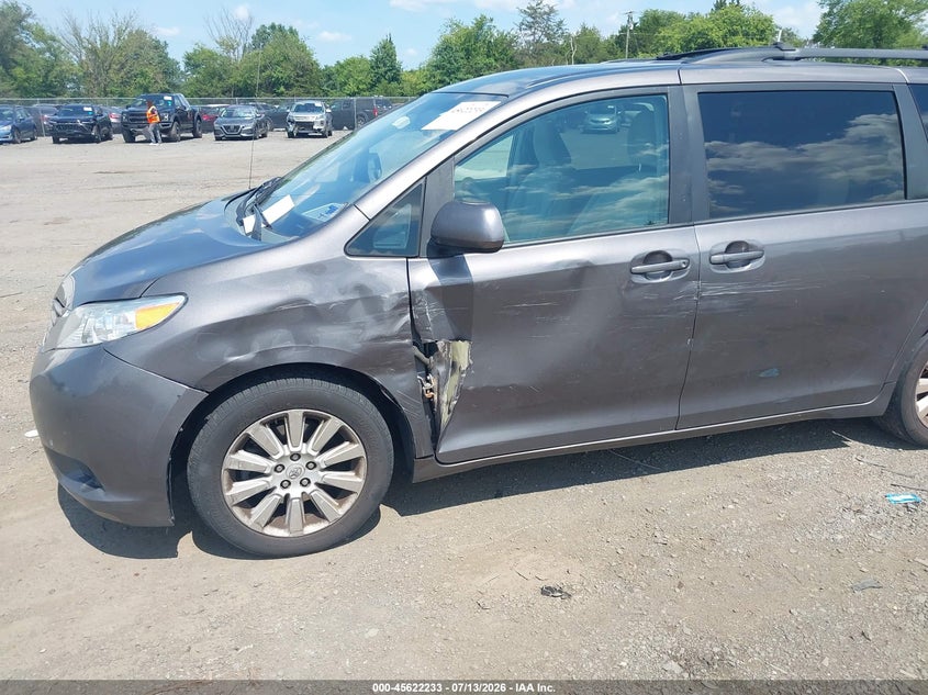 2012 TOYOTA SIENNA auction photo 6