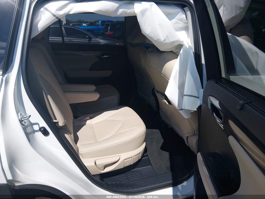 2023 TOYOTA HIGHLANDER auction photo 8