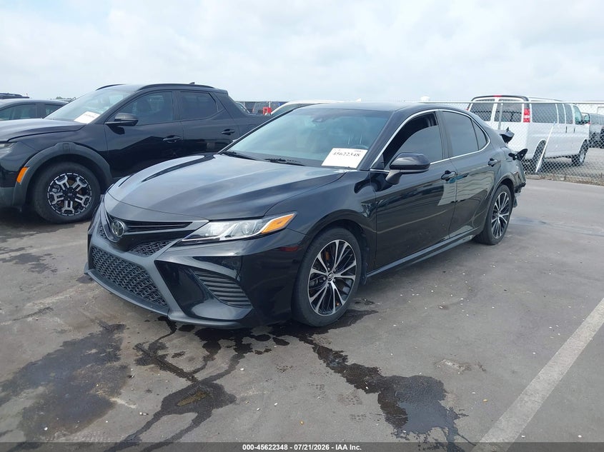 2018 Toyota Camry Se, Rear, IAAI, VIN 4T1B11HK5JU587352 — photo 2