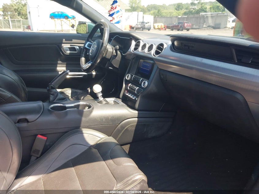 2019 FORD MUSTANG auction photo 5