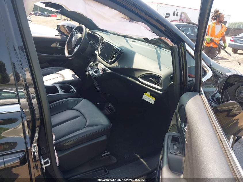 2026 CHRYSLER VOYAGER auction photo 5