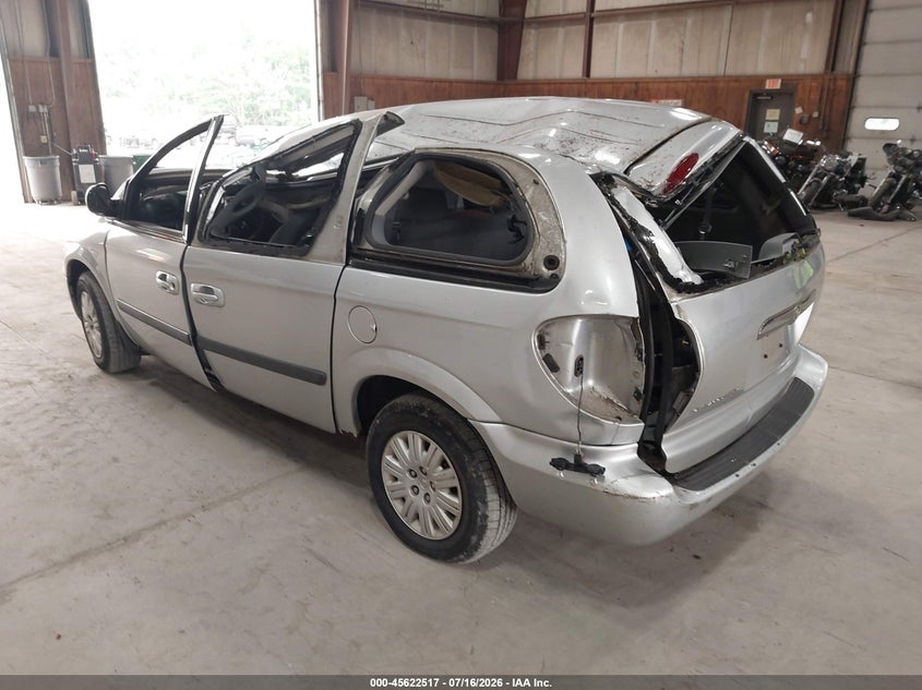 2005 CHRYSLER TOWN & COUNTRY auction photo 3