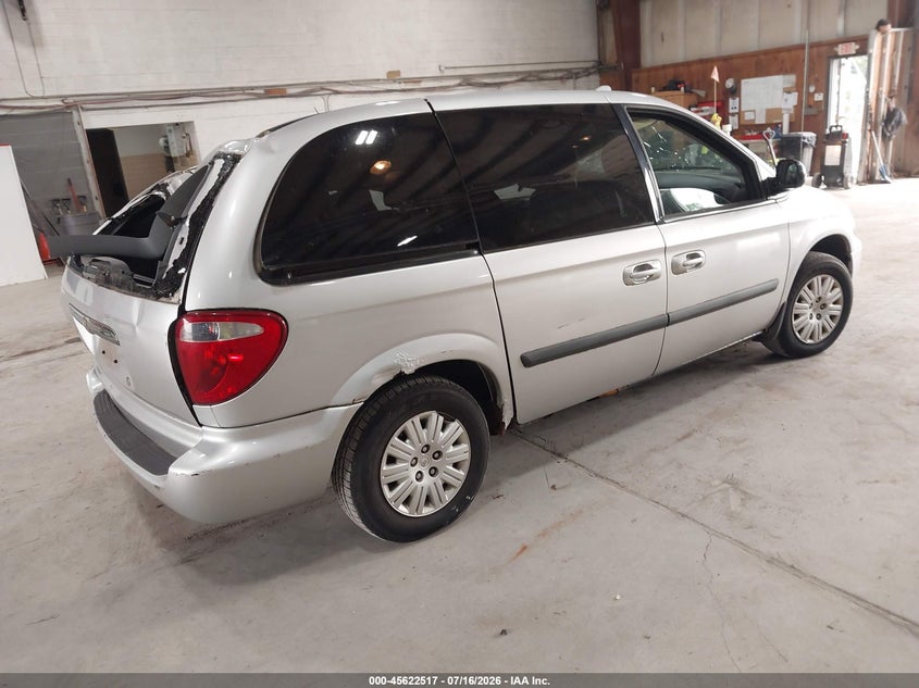 2005 CHRYSLER TOWN & COUNTRY auction photo 4