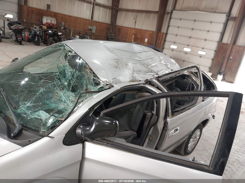 2005 CHRYSLER TOWN & COUNTRY auction photo 6