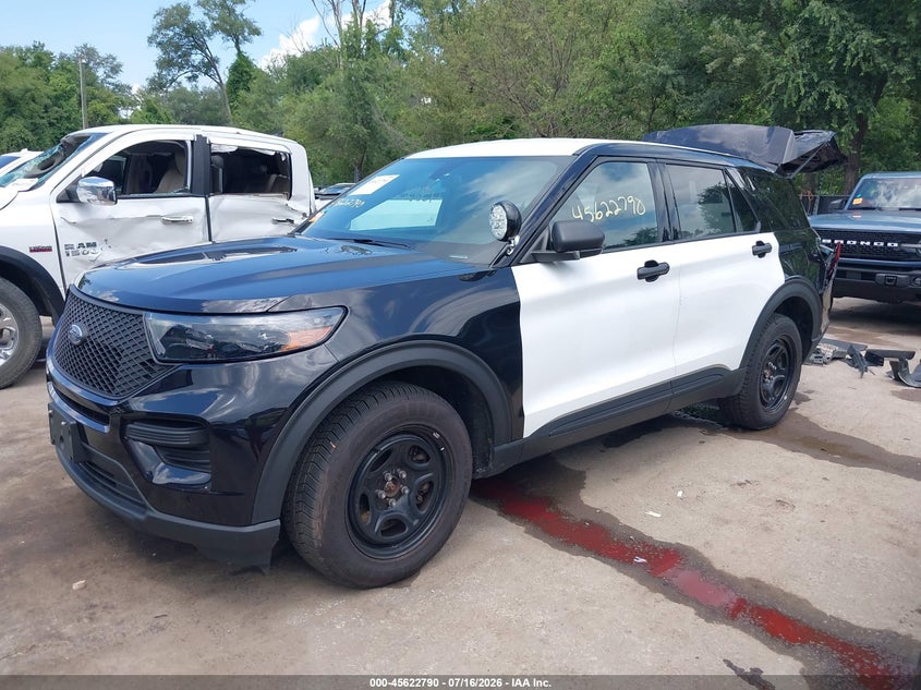 2023 FORD POLICE INTERCEPTOR UTILITY auction photo 2