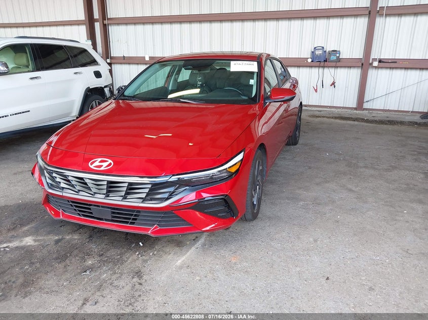 2025 HYUNDAI ELANTRA auction photo 2