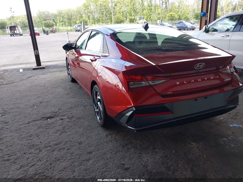 2025 HYUNDAI ELANTRA auction photo 3