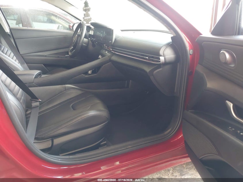 2025 HYUNDAI ELANTRA auction photo 5