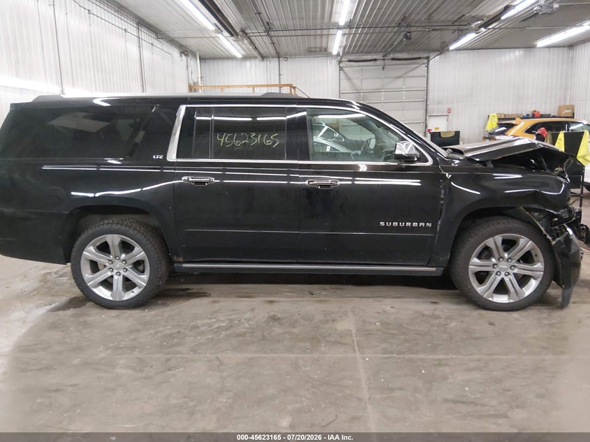 CHEVROLET SUBURBAN - zdjęcie 14