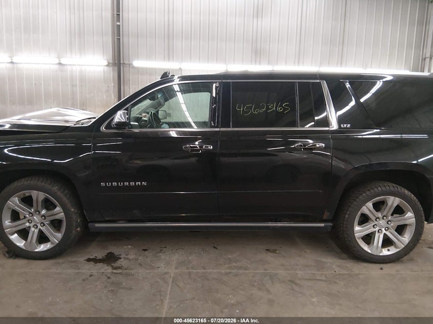 CHEVROLET SUBURBAN - zdjęcie 15
