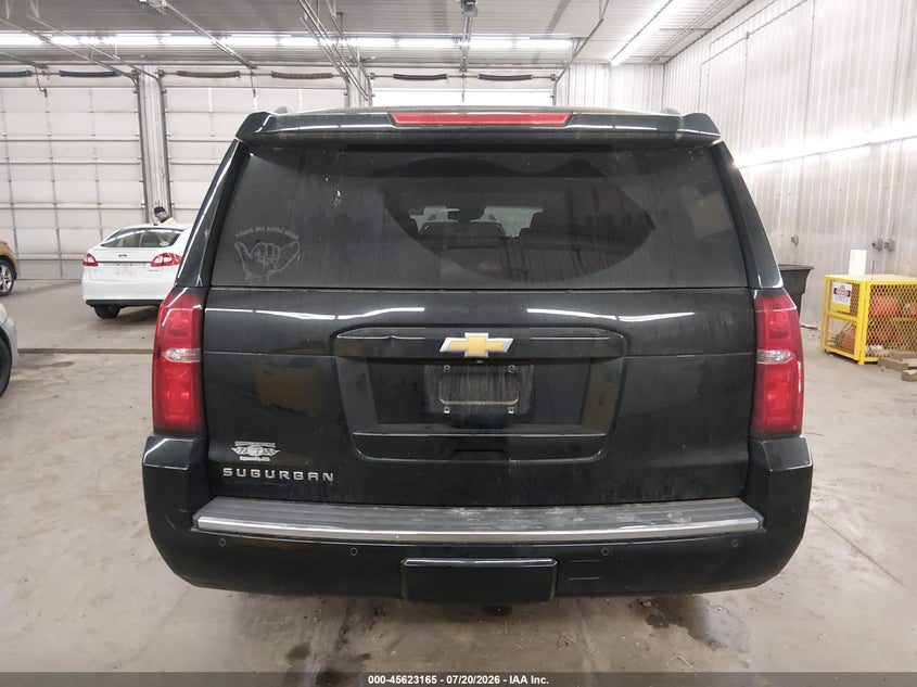 CHEVROLET SUBURBAN - zdjęcie 17