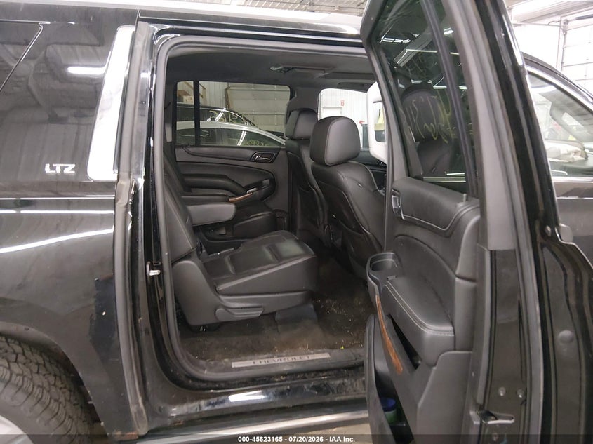 CHEVROLET SUBURBAN - zdjęcie 8