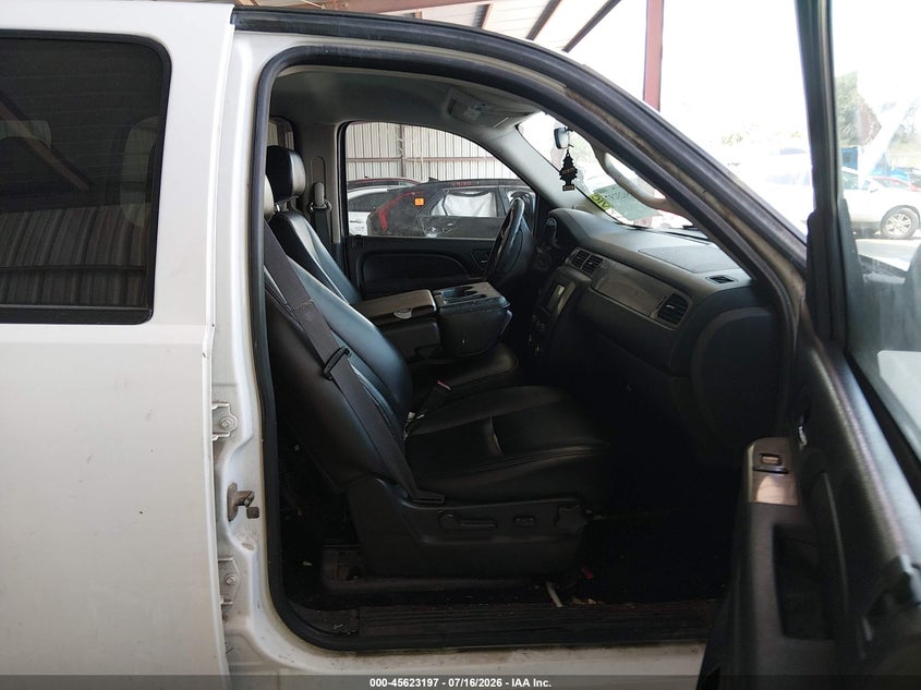2011 CHEVROLET TAHOE auction photo 5