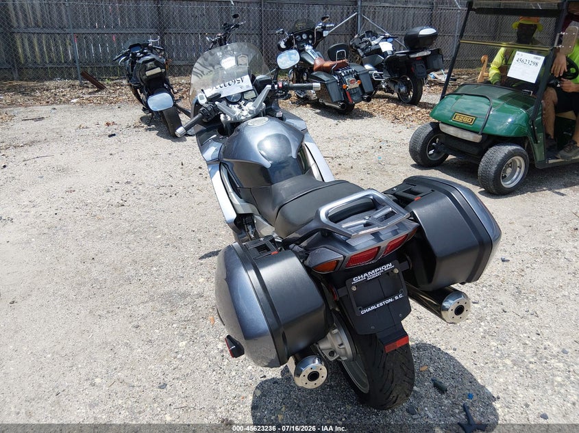 2004 YAMAHA FJR1300 auction photo 3
