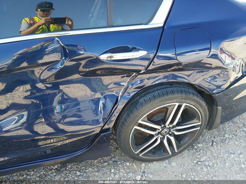 2016 HONDA ACCORD auction photo 6