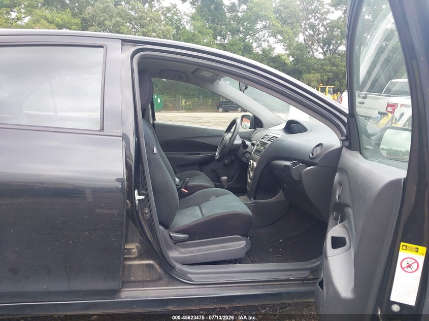 2011 TOYOTA YARIS auction photo 5