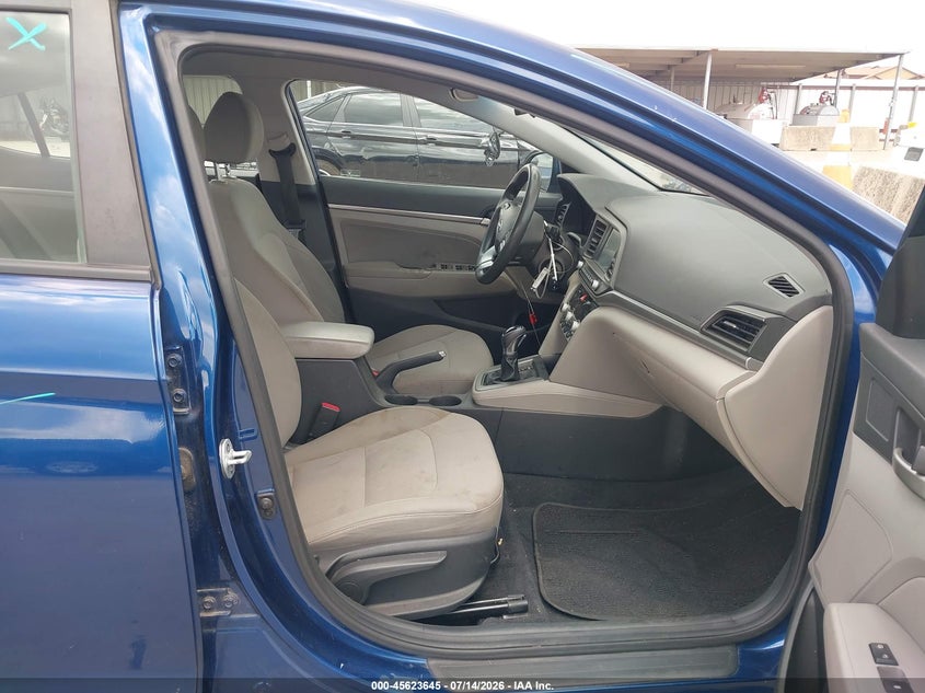 2020 HYUNDAI ELANTRA auction photo 5