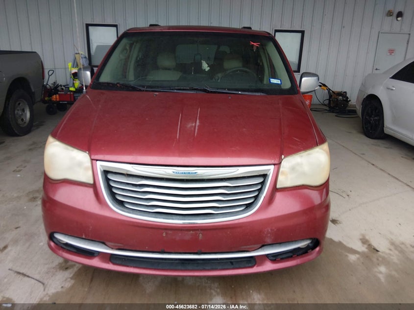 2014 CHRYSLER TOWN & COUNTRY auction photo 6