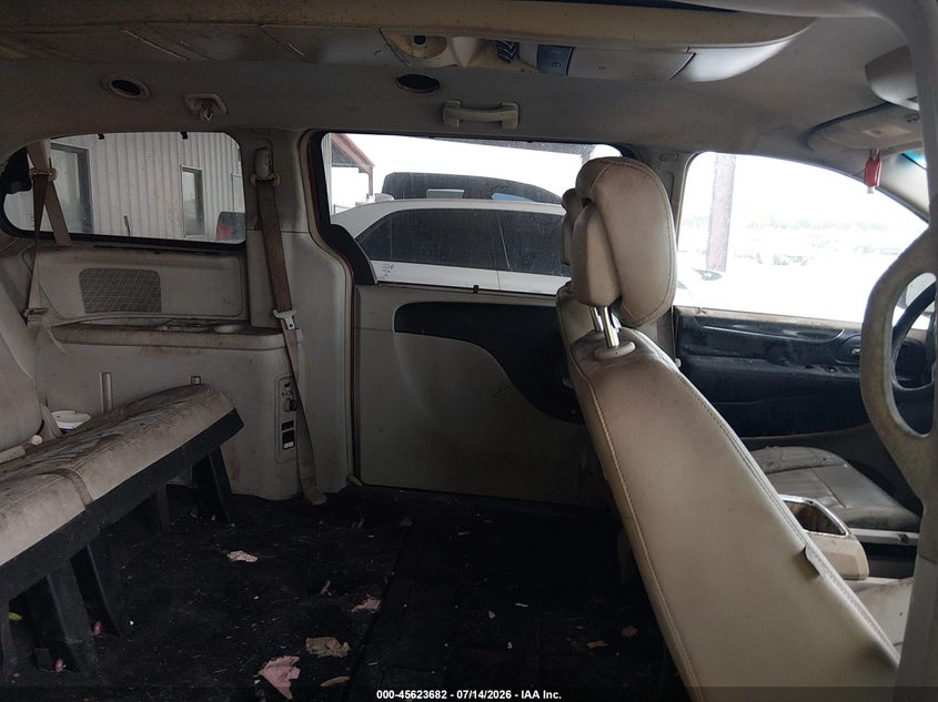 2014 CHRYSLER TOWN & COUNTRY auction photo 8