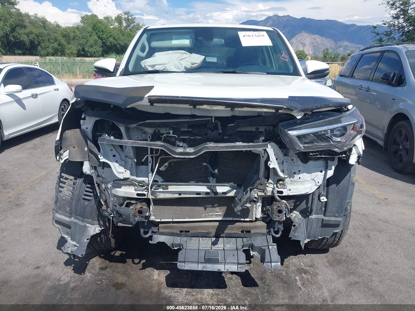 2022 Toyota 4Runner Limited VIN: JTEKU5JR2N6073751 Lot: 45623858