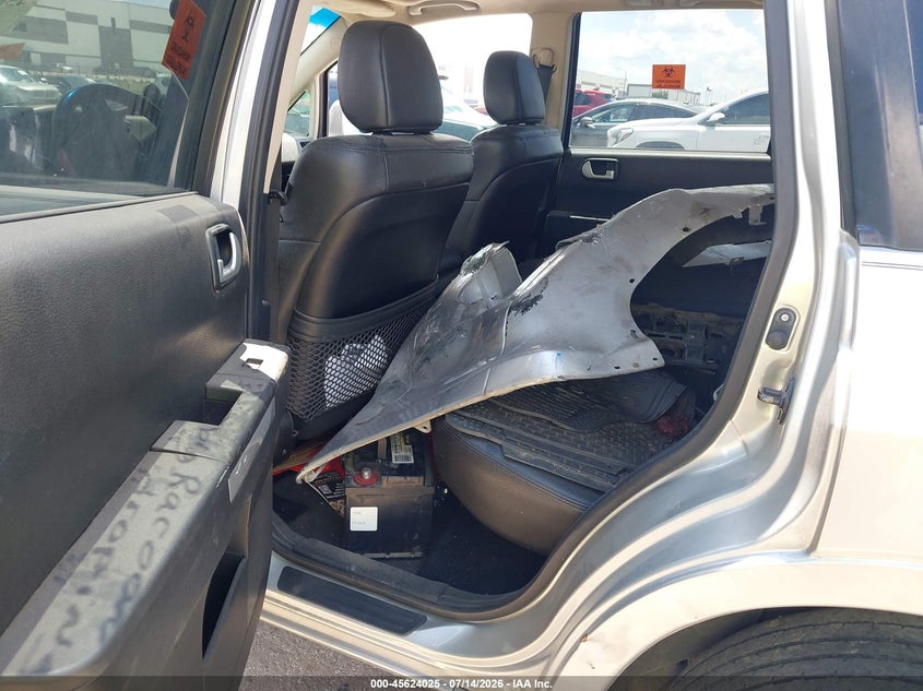 2010 MITSUBISHI ENDEAVOR auction photo 8