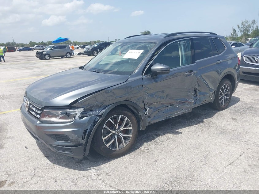 3VV3B7AX9LM028717 2020 Volkswagen Tiguan 2.0t Se/2.0t Se R-Line Black/2.0t Sel photo 1