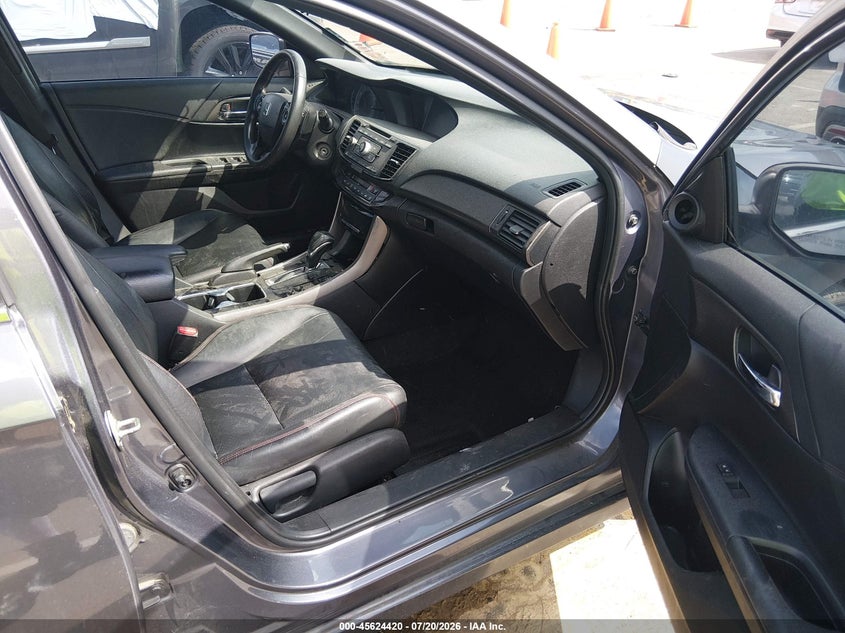 2017 HONDA ACCORD auction photo 5