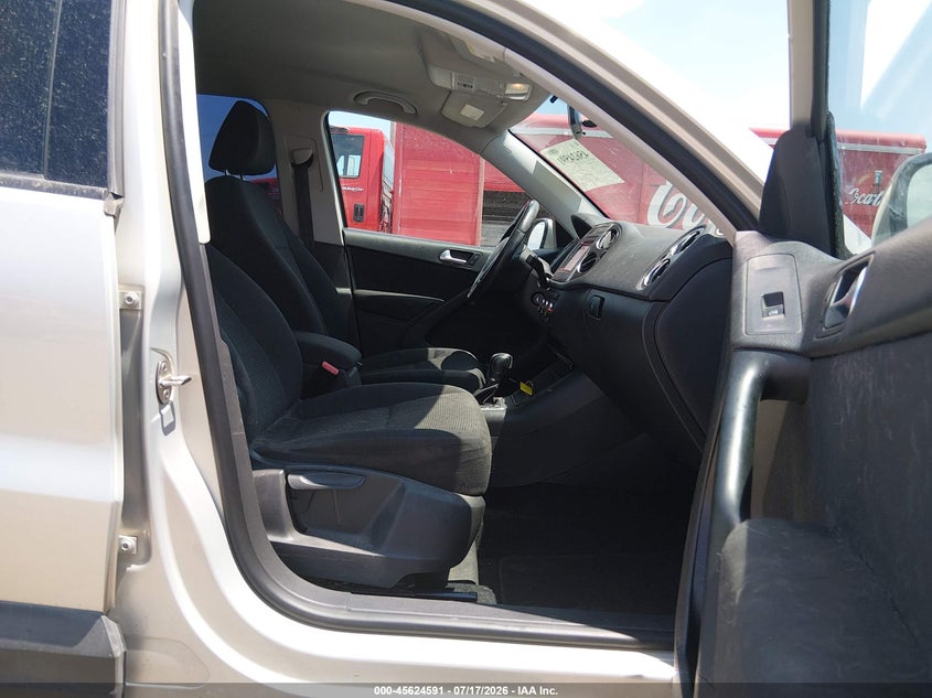 2013 VOLKSWAGEN TIGUAN auction photo 5